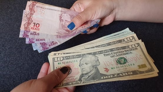 Crusoé: “Propostas contraditórias”