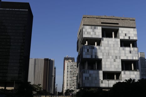 Ações da Petrobras fecham em alta em dia de renúncia de presidente