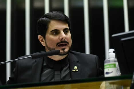 Do Val diz que Silveira estava acompanhado de Bolsonaro quando propôs ação golpista