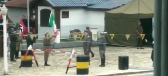 Vídeo: Exército hasteia bandeira nazista em colégio militar no Rio