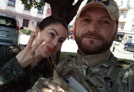 Modelo brasileira voluntária na Ucrânia morre em ataque russo