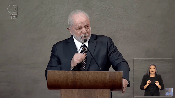 Lula: “Diploma é do povo desse Brasil para voltar a viver em uma democracia”