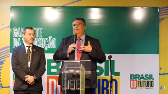 Técnicos se dizem “envergonhados” por escolha de Dino na área penal