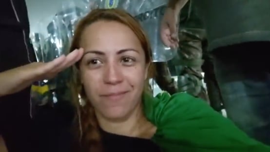 Bolsonarista que prometeu “colapsar o sistema” é presa pela PF