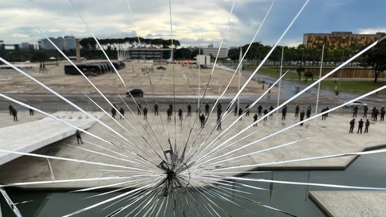 Secom considera “lamentável” imagem de Lula em manchete de jornal