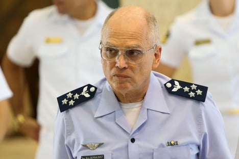 Em carta de despedida, comandante diz que FAB é instituição de Estado
