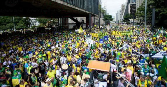Não há eleitores no Brasil