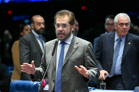 Plínio Valério: “É claro que há muitas coisas erradas, crimes mesmo”