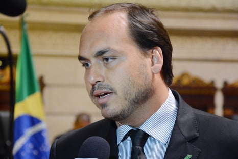 Carlos Bolsonaro perde foro privilegiado