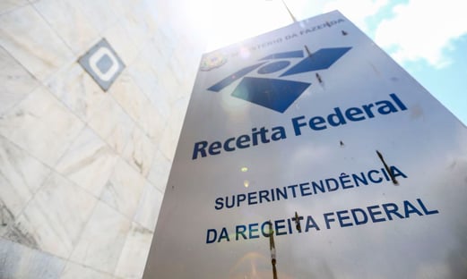 Arrecadação federal sobe 18,49% e Guedes convoca coletiva de imprensa