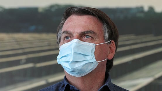 Bolsonaro critica ‘projetos de ditadores nanicos’ contra a pandemia