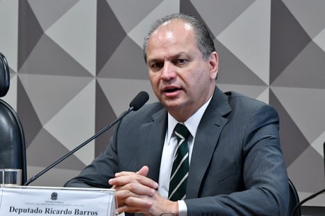 “Não se pode combater crimes cometendo crimes”, diz Barros