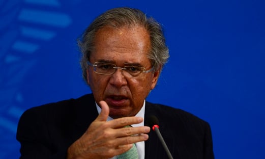 Economia se reuniu com Pfizer e AstraZeneca, mas disse não ser responsável por vacinas