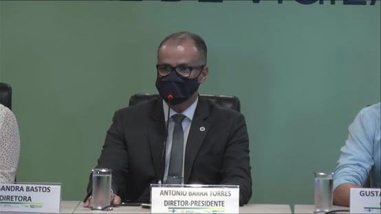 Presidente da Anvisa cita interrupção da vacina de Oxford: “Por que seria diferente?”