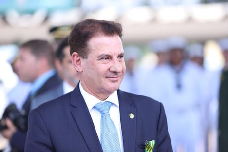Senador diz que pedirá investigação sobre seu nome em planilha do Planalto