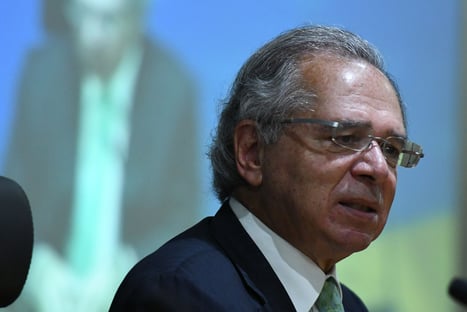 A empresárias, Guedes promete priorizar privatizações de Correios e Eletrobras