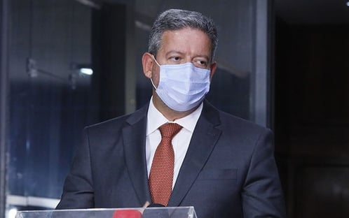 Líder do Centrão, Lira chama grupo de Baleia de “centro gourmet”