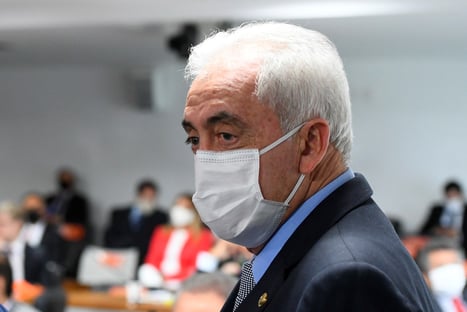 Bolsonaro tem de abandonar vaidade e reconhecer que errou, diz Otto Alencar