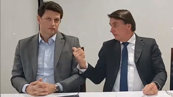 Salles é alvo de pedidos de investigação na PGR por deixar isolamento mesmo com Covid-19