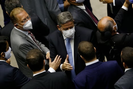Lira instala comissão para mudar regras eleitorais; distritão e financiamento privado no alvo