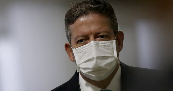 “Ou eu ou Ernesto Araújo”