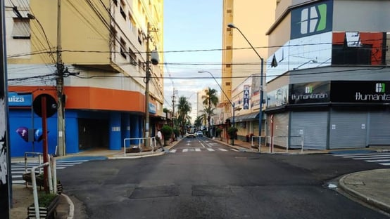 ‘Lockdown total’ em Araraquara fecha até supermercados