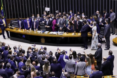 O pai dos Bolsonaro tchutchucas é o Centrão e a mãe é a Joana