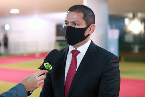 “Quando o país entra em crise, Bolsonaro muda a pauta”, diz Marcelo Ramos