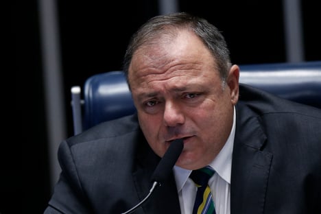Ex-ministros da Saúde não foram convocados como investigados, diz Renan