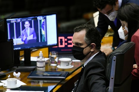 Governo busca acordo para votar ‘orçamento extrateto’ ainda hoje