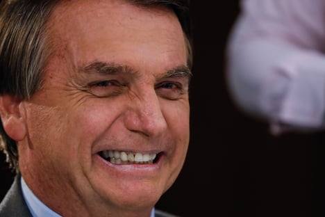 Bolsonaro volta a insinuar que distanciamento é coisa de “frouxo”: “Não podemos ficar em casa ad eternum”