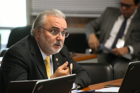 Líder da minoria confirma decantação do projeto da vacinação privada no Senado