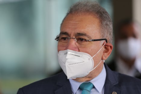 Queiroga critica uso obrigatório de máscara