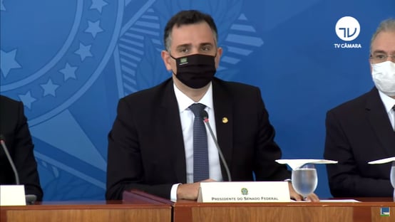 Presidente do Senado defende maior controle sobre vacinação