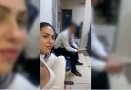 Mãe do menino Henry tirou selfie na delegacia no dia do depoimento