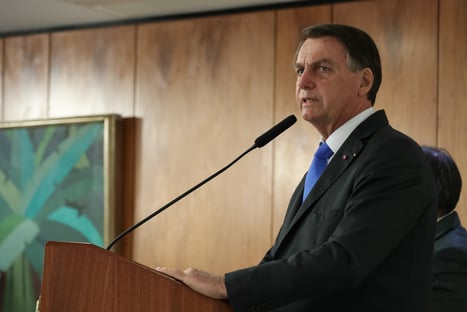 Em nova crítica ao lockdown, Bolsonaro chama governadores de “ditadores”