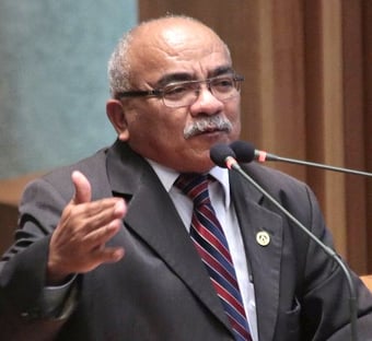 Governo usa por engano imagem de deputado petista em campanha de vacinação