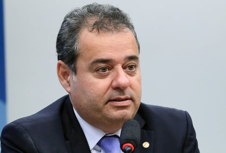 Para líder do PSB, Lula estará no 2º turno e Bolsonaro pode derreter