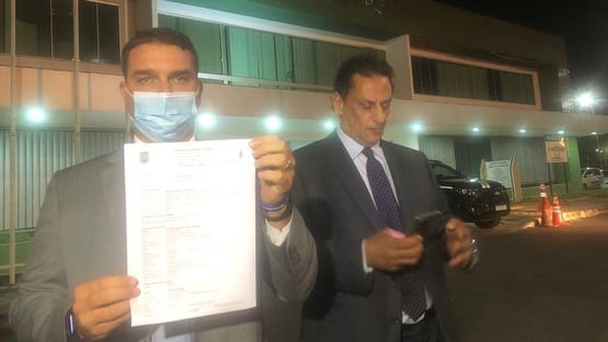 Após ser alvo do MP do DF, Flávio Bolsonaro registra boletim de ocorrência por denunciação caluniosa