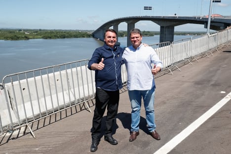 Crusoé: ministros de Bolsonaro fazem campanha com seu dinheiro