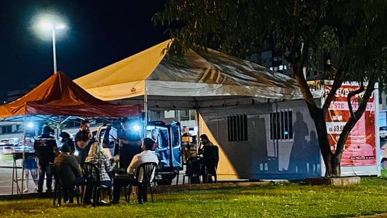 Teste de Covid de dia e ponto de churrasquinho à noite