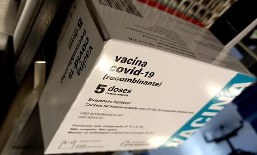 União Europeia processa AstraZeneca por atraso em entrega de vacinas