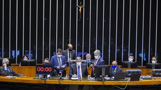 Câmara começa a votar revogação da Lei de Segurança Nacional