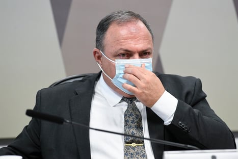 Demissão de Pazuello travou investigação sobre seu papel em mortes por asfixia no Amazonas