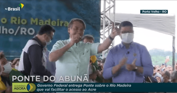 Aos gritos de autorizo, Bolsonaro diz que decreto para reabrir economia está pronto