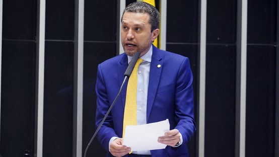 “Está faltando estratégia para a CPI”, diz Fausto Pinato