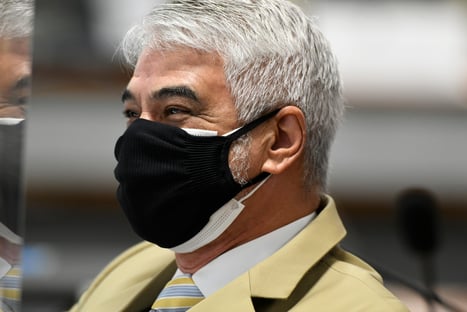 Humberto Costa paga com cotão profiteroles e até o limão espremido na água com gás
