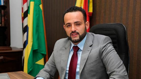 Prefeito ligado ao PCC é condenado por disparo de arma de fogo