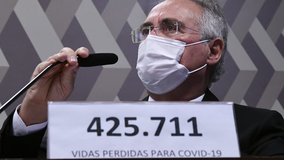 “Governo não tem linha de defesa”, diz Renan Calheiros após duas semanas de CPI