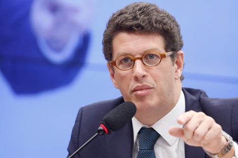 PGR se opõe a afastamento e prisão de Salles, acusado de obstruir investigação da PF